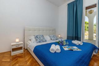 Exclusive Pool Escape Near Sea - Happy Rentals - 9