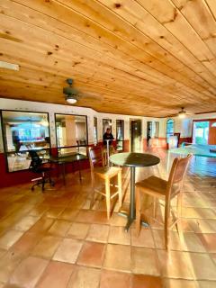 Happy Hours Beautiful Master Suite Quiet Neighborhood - 2