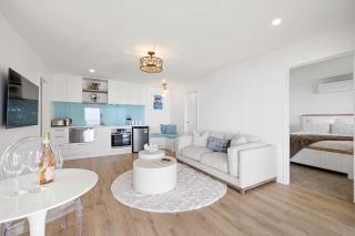 Beachfront Studio - Ocean Views - Bell Block - 6