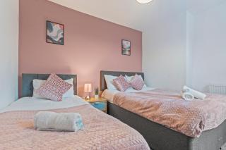 5BR House By Hyped Properties Short Term Rental Agency With Free Parking, Contractor Stays Wolverhampton - 2