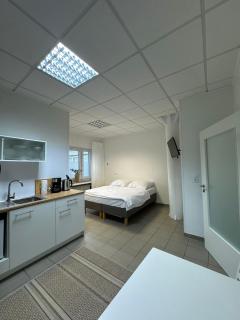 Ecke's Apartments - 4