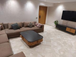 Chic Design Apartment Close to Everything & Secure - 5