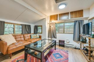 5 Mi to Mt Rainier Park Unique and Rustic Getaway - 5