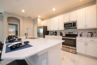 Cozy 4BR Villa w Private Pool Spa Near Disney - 4