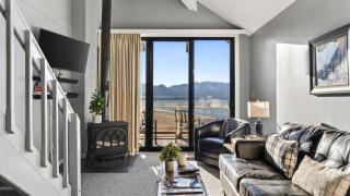 Lakeview Perch by AvantStay Lakefront Condo Views Near Dining and Skiing - 6