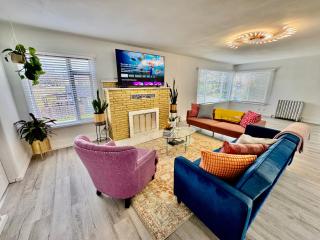 2nd Floor House with 2 Queen Bedrooms and Extra Sofa Bed Located 10 minutes from SeaTac Airport and 20 minutes from Downtown Seattle - 1