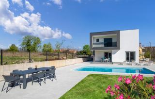 Gorgeous Home In Nedescina With Wifi - 4