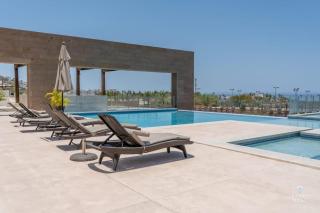 Everything Nearby Beach Pool Gym Tennis - 9