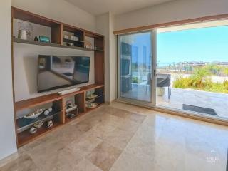 Everything Nearby Beach Pool Gym Tennis - 3