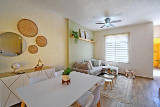 Casa Amarilla Renovada Patios Amplios y Mas - 6