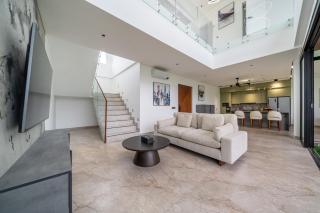 Velora - Luxe Jungle 4BR Villa with Private Pool in Ubud - 1