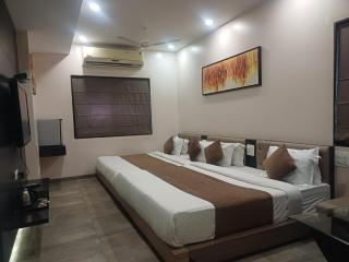 Hotel Paradise Ahilyanagar - 5