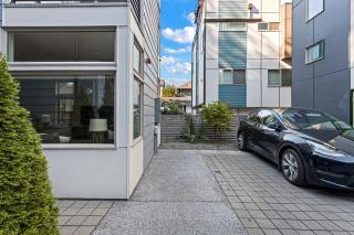 Modern 3 br townhouse near downtown - 3