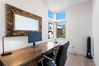 Modern 3 br townhouse near downtown - 1