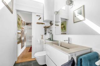 Inviting Cottage By The Beach With A Lake View - 3