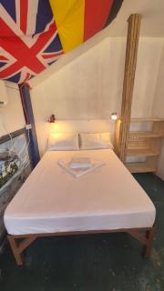 Lucy's Diner Hostel Cafe - 2