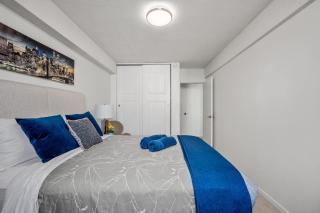 17th Ave Cozy Place in DT with Calgary tower and city views - 8