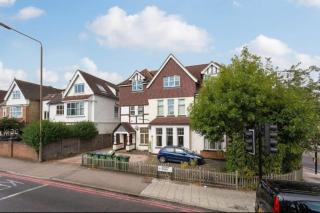 Spacious London 2BR Flat Near O2 Arena, Greenwich & Canary Wharf Sleeps 6 - free parking - 1