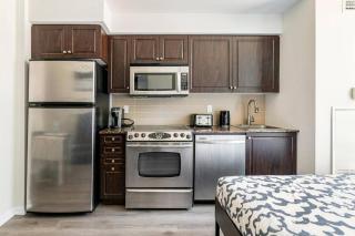 Skyline Suites - Steps to CN Tower Coronation Park TTC - Free Parking - 2