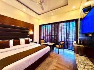 JS Hotel & Resort A- Luxury Property With Balcony & Mountain View Rooms - 5