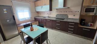 Triana house a 10 min Sevilla y cerca aeropuerto, 5 camas, sofá cama y 2 baños - 1