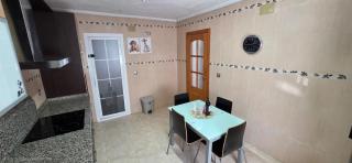 Triana house a 10 min Sevilla y cerca aeropuerto, 5 camas, sofá cama y 2 baños - 2