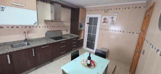 Triana house a 10 min Sevilla y cerca aeropuerto, 5 camas, sofá cama y 2 baños - 3