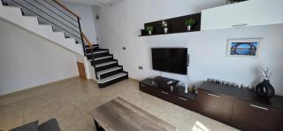 Triana house a 10 min Sevilla y cerca aeropuerto, 5 camas, sofá cama y 2 baños - 8