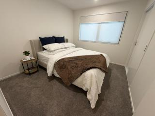 Stylish Retreat - Modern Comfort & Relaxing Stay - 5