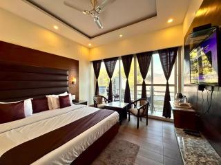 Hotel JS Retreat A - Luxury Rooms & Open Terrace Near Mussoorie International School - 1