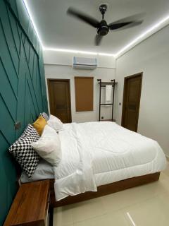 1BR in DHA with AC and Wifi - 4