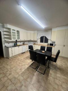 Workers • 4BR • 7 Bed • Volvo • Parking • All-inc - 6