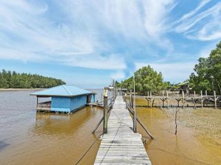 OYO 90708 D'kuala Waterfront Chalet & Boat Charters - 2