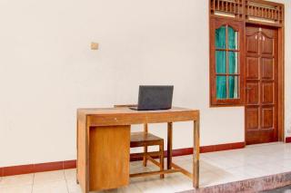 OYO Life 93662 Kost Pak Budi - 1