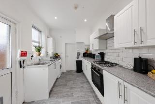 Stylish and Cosy 3Bd- WiFi- Long Stay Ready - 6