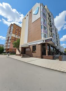 є СВІТЛО, Електрика та Опалення 24-7, 2-кімнатна квартира-студія у центрі Полтави з ванною і кондиціонером, є зарядна станція EcoFlow, Мережа Alex Apartments, Цілодобово безконтактне заселення 24-7, Документи для відрядження - 1