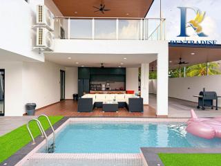 Chill Haus Pool Villa by RR JBcity - 1