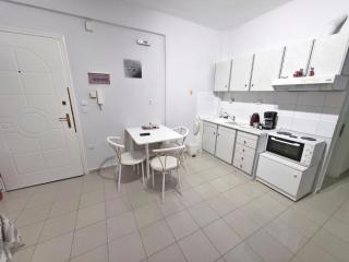 Cozy kalamaria Apt - 1
