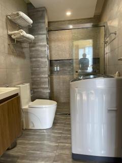 Luxury 1BR IN ELYSIUM OPP CENTAURS BALCONY VIEW NETFLIX FAST WIFI - 5