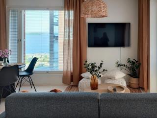 Stunning lake side apt - sauna and parking - 0