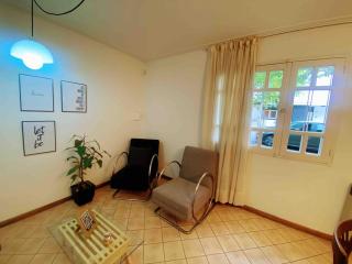 Style, comfort and the best location with carport - 2