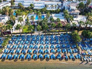 Nagi Beach Hotel - 1