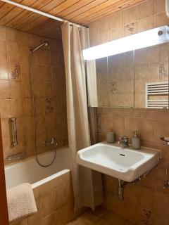 Renovated 2-bedroom flat with stunning views - 7