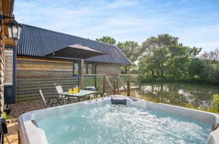 The Boathouse by Plush Huts - 8