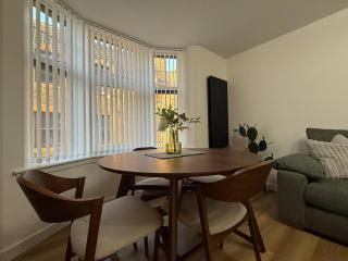 The Drapers - by Caithness Luxury Apartments NC500 - 4 Bedroom Luxury Central NC500 Apartment-Sleeps 8- Sleeps Work teams upto 4 & holiday makers upto 8 - PREFERENTIAL RATES FOR LONG STAY TRADES - CONTACT US - - 3