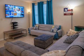 Oversized 2 Bedroom Modern Pool Near Beach - 9