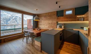 Luxury 9-Bed Apartment Steps from Ski Slopes with Parking & Ski Box - 6