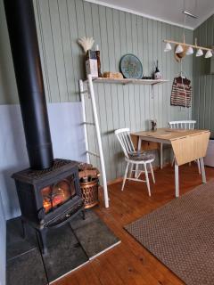 Privat cosy off-grid cabin with fjord view near Ålesund - 2