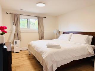 Peaceful 2-bedroom, 1-bath daylight suite with private entrance - 8