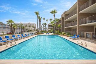 Pool & Hot Tub-Patio & Grill 1-2 block to Beach - 0